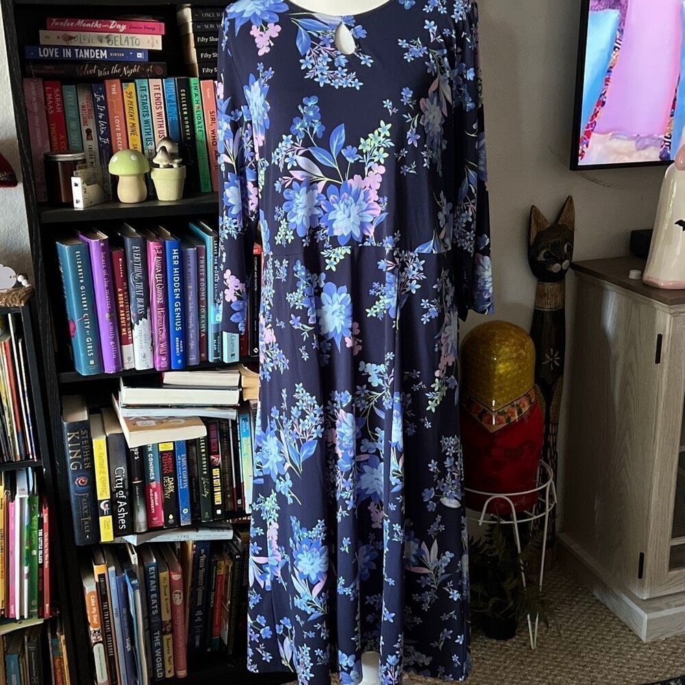 Appleseeds Size Medium Blue floral print dress mid calf